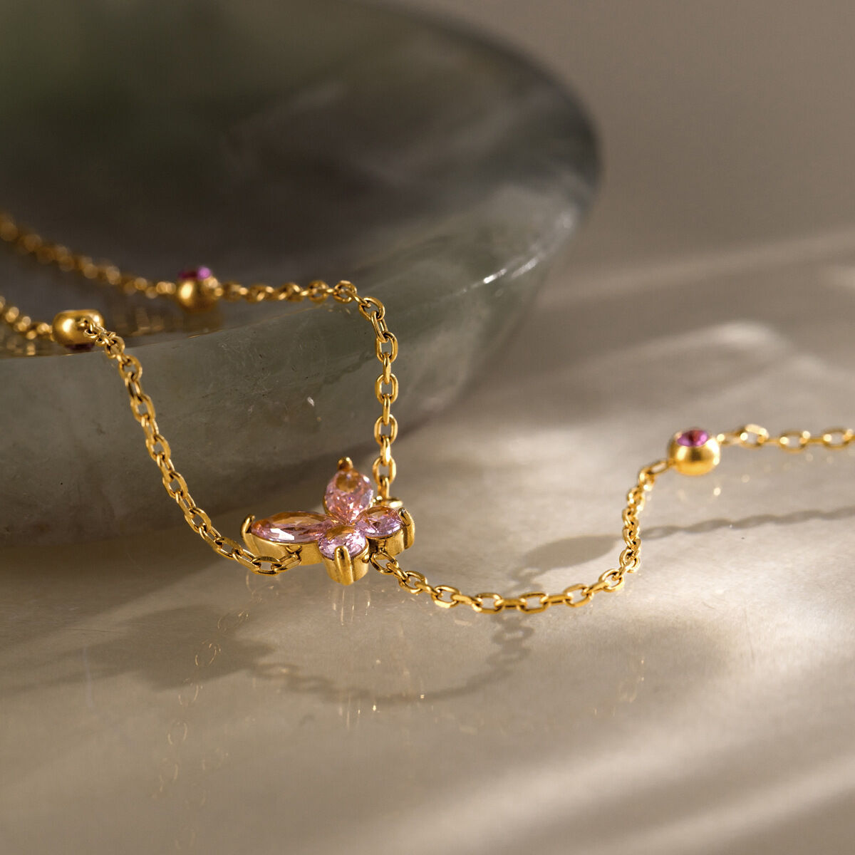 Cadena de mano para mujer Sweet Butterfly de acero inoxidable, resistente al agua, color dorado y circonita. 2