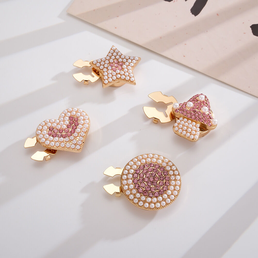 Gemelli romantici della serie Sweet Heart Star Plant in lega con strass