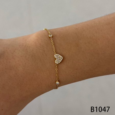 Pulsera sencilla de acero inoxidable con dije de diamantes de imitación color dorado, diseño de corazón y flor, resistente al agua.