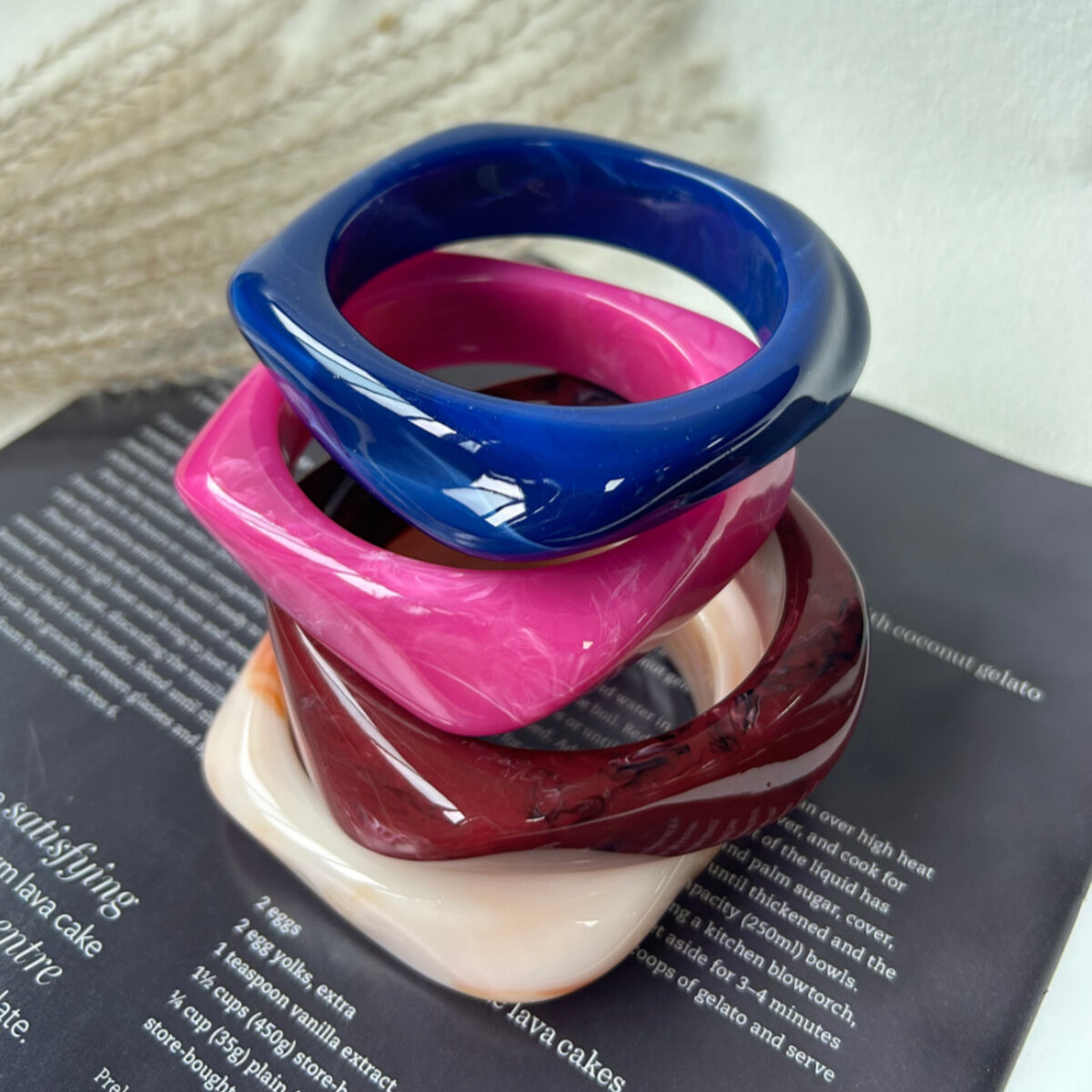 Bracciali da donna in resina con effetto sfumato