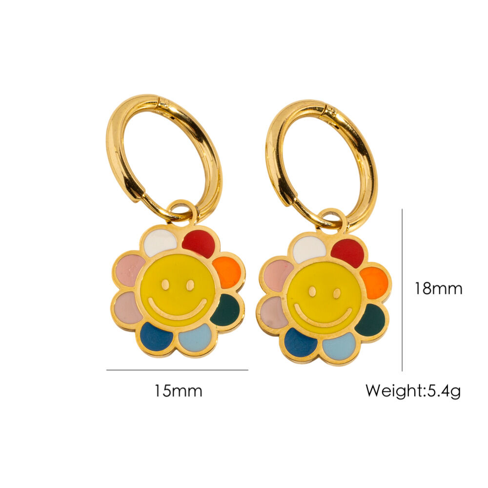 Romantische Creolen mit süßem Blumenmuster in verschiedenen Farben, lächelndem Gesicht, aus wasserdichtem Edelstahl in Goldoptik 