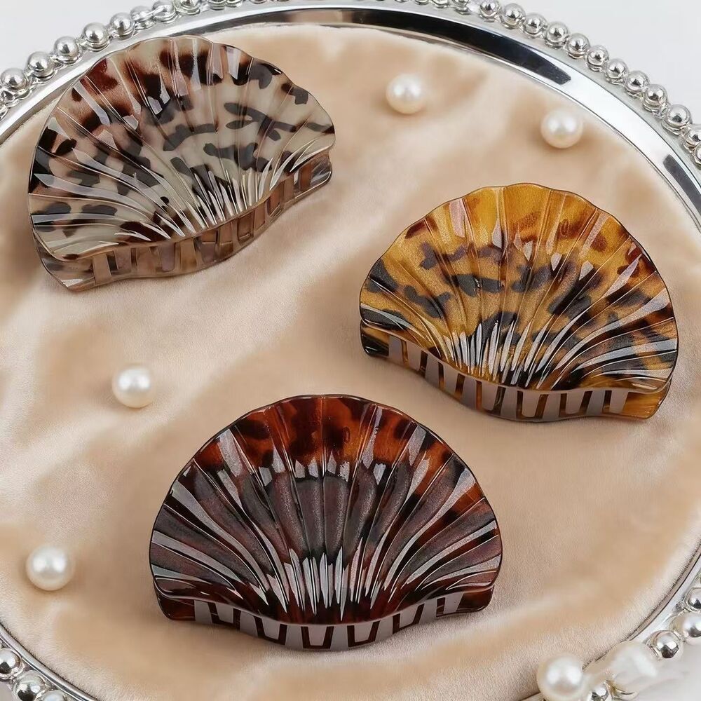 Simple Series Daily Leopard Print Oceanic Style Shell Plastic Hair Claws Picture2