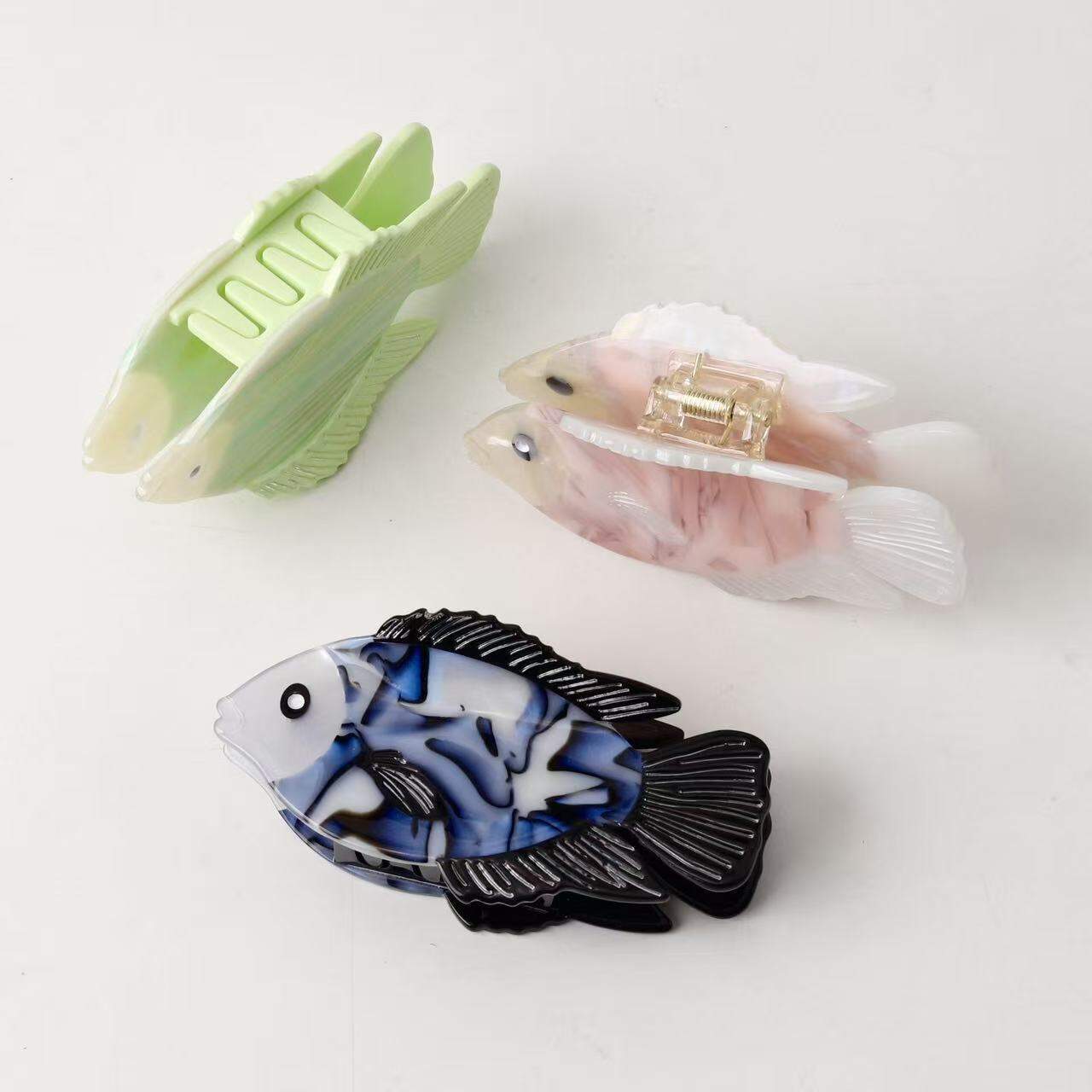 Garras para el cabello de acetato con diseño de peces de colores variados, estilo oceánico y estilo sencillo. 2