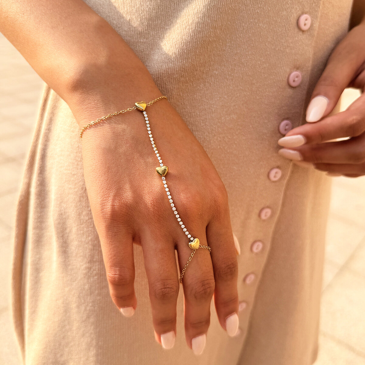 Simple Series Daily Heart Stainless Steel Waterproof Gold Color Women‘s Hand Chain h5 Picture4