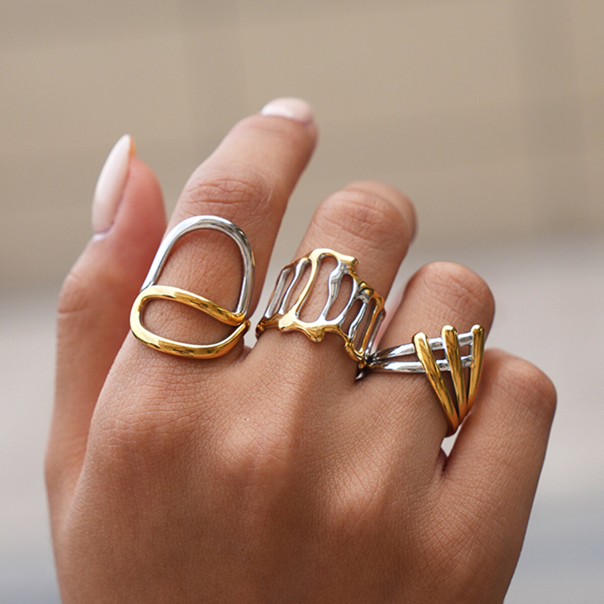 Conjuntos de anillos sencillos de acero inoxidable de forma irregular y color dorado, resistentes al agua, de la serie Daily.