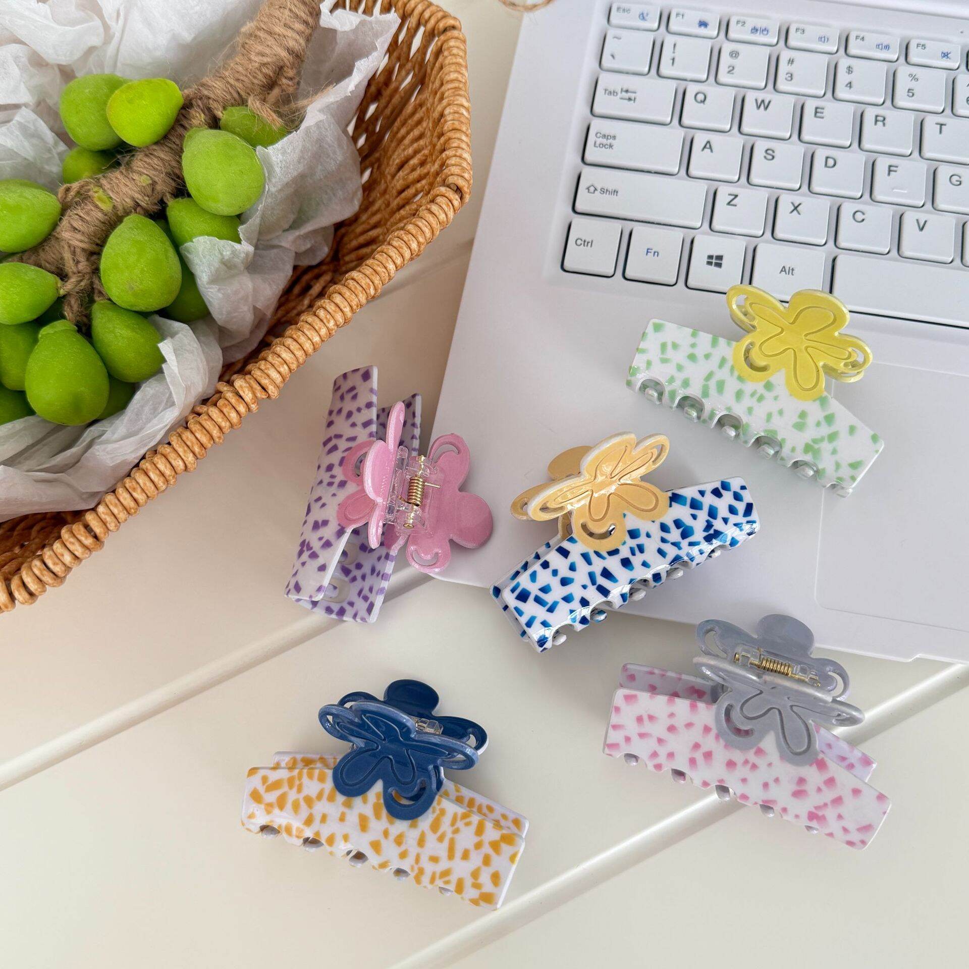 Simple Series Sweet Flower Polka Dots Mixed Color Plastic Hair Claws