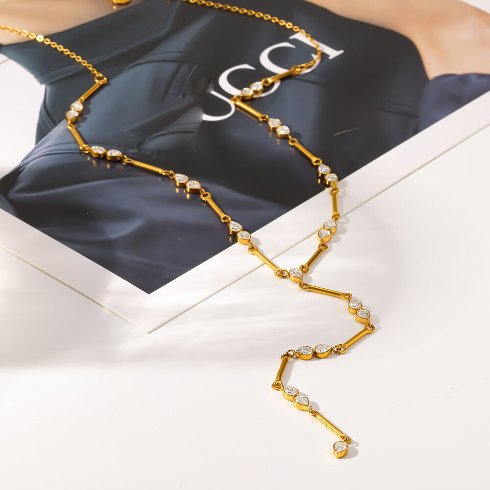 Collares con colgante de circonita color oro, de acero inoxidable, elegante forma geométrica y diseño lujoso, de la serie Luxury Series. h5Imagen4
