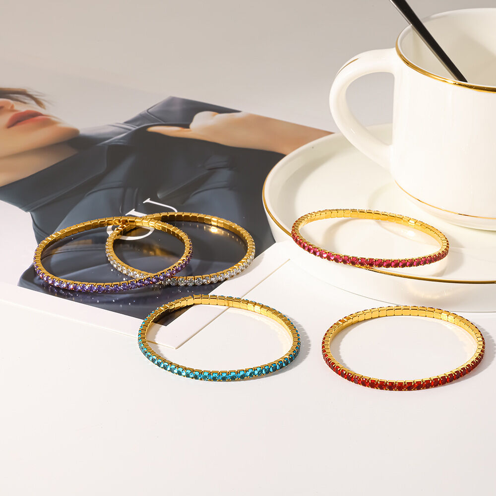 Luxuriöse Serie: Elegante, geometrische Form, Edelstahl, wasserdicht, goldfarben, Zirkonia-Armreifen für Damen 2
