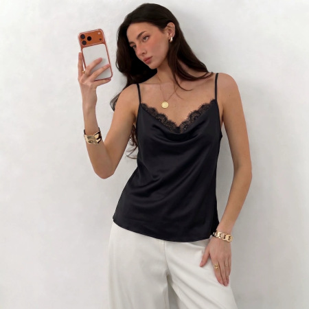 Zwarte blouse met V-hals en kanten details, mouwloos topje