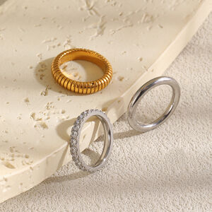 Einfaches gestreiftes Edelstahl-Ring-Set, wasserdicht, goldfarben, mit Zirkonia h5 Bild3