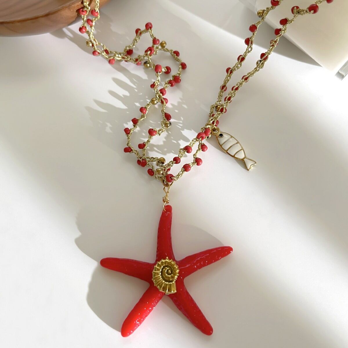 Collares trenzados de acrílico color dorado con forma de estrella de mar, estilo vacacional oceánico. 2