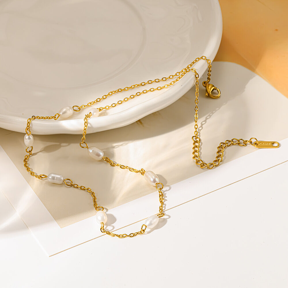 Einfache Serie, tägliche geometrische Form, Edelstahl, wasserdicht, goldfarbene Perlenketten für Damen 2