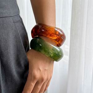 Retro Gradient Transparent Color Resin Women's Bangles h5 Picture2
