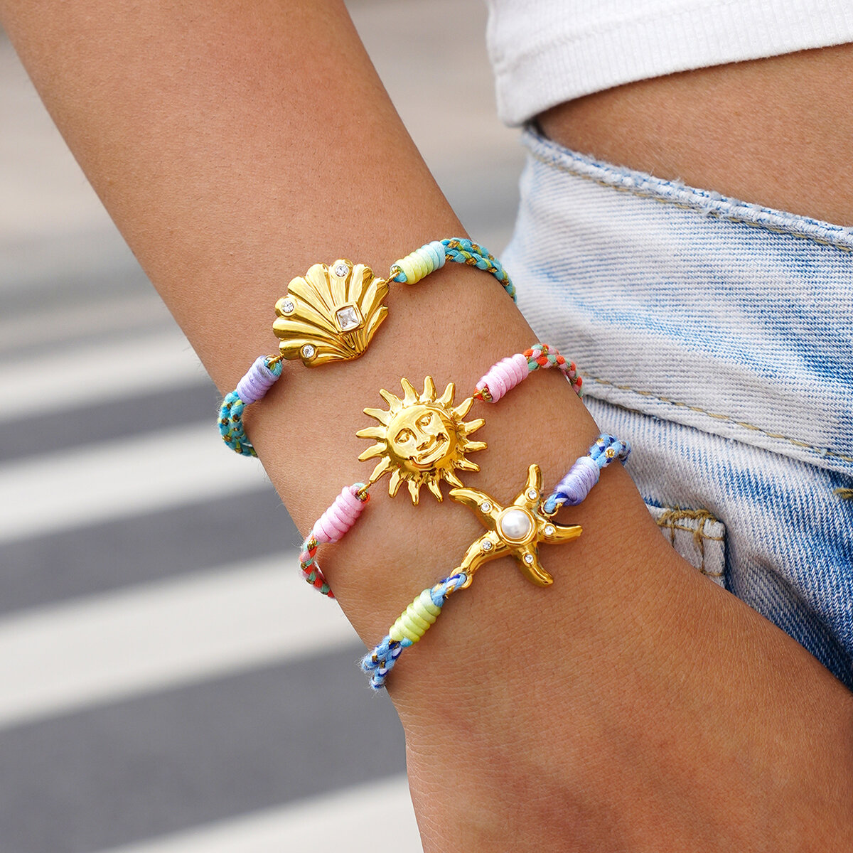 Pulsera trenzada sencilla para mujer, de acero inoxidable, color dorado, con forma irregular y diseño de sol, resistente al agua. h5 Imagen4