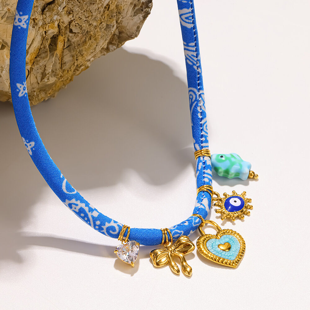 Collana da donna con pendente a forma di pesce con fiocco e occhio del diavolo in acciaio inossidabile color oro impermeabile con zirconi, stile bohemien.