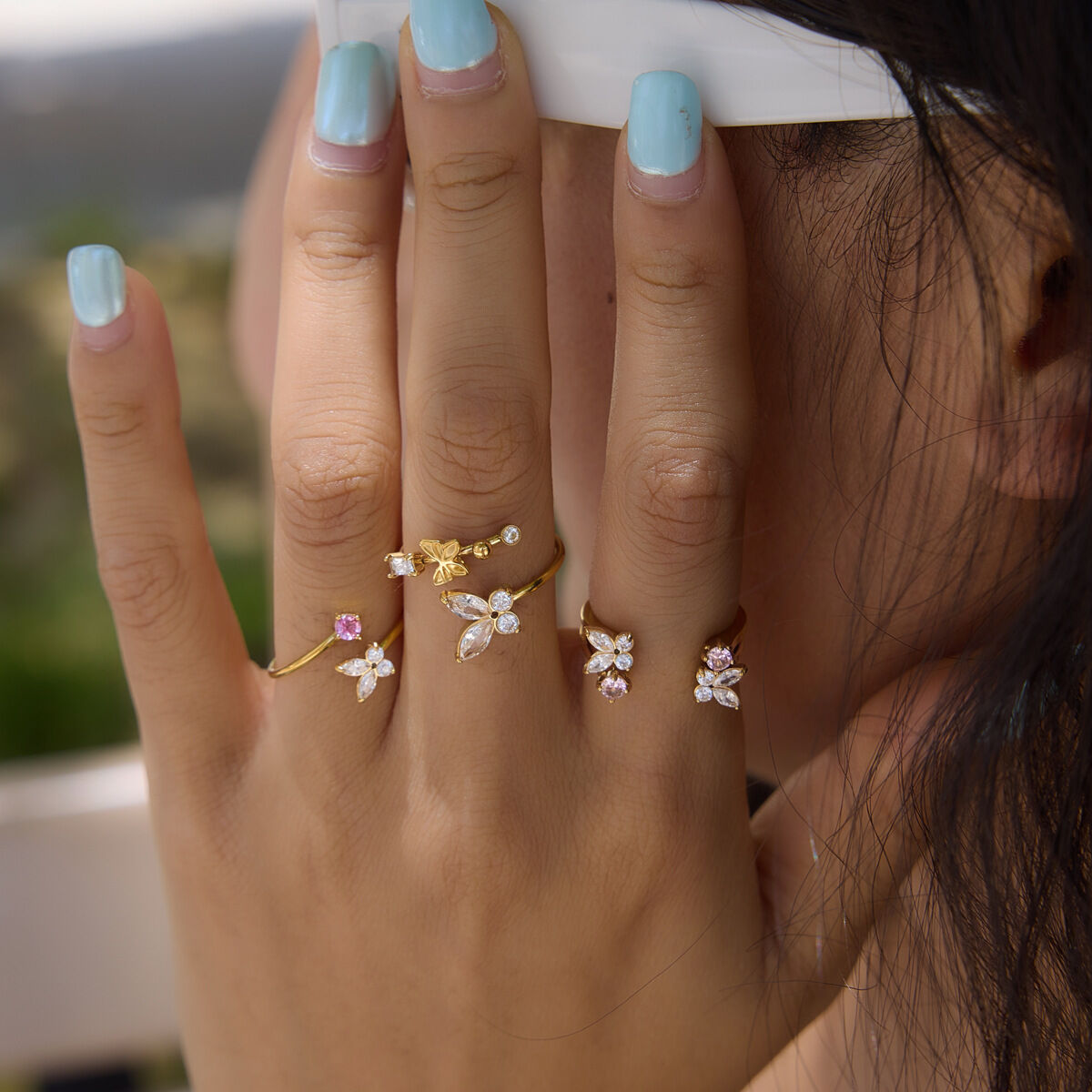 Anillos de mujer de la serie romántica con diseño de mariposa dulce, de acero inoxidable, resistentes al agua y con circonitas color oro. 2