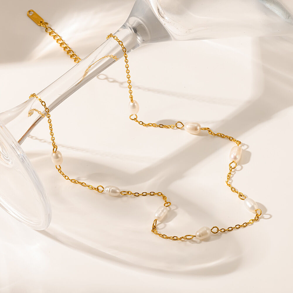 Einfache Serie, tägliche geometrische Form, Edelstahl, wasserdicht, goldfarbene Perlenketten für Damen