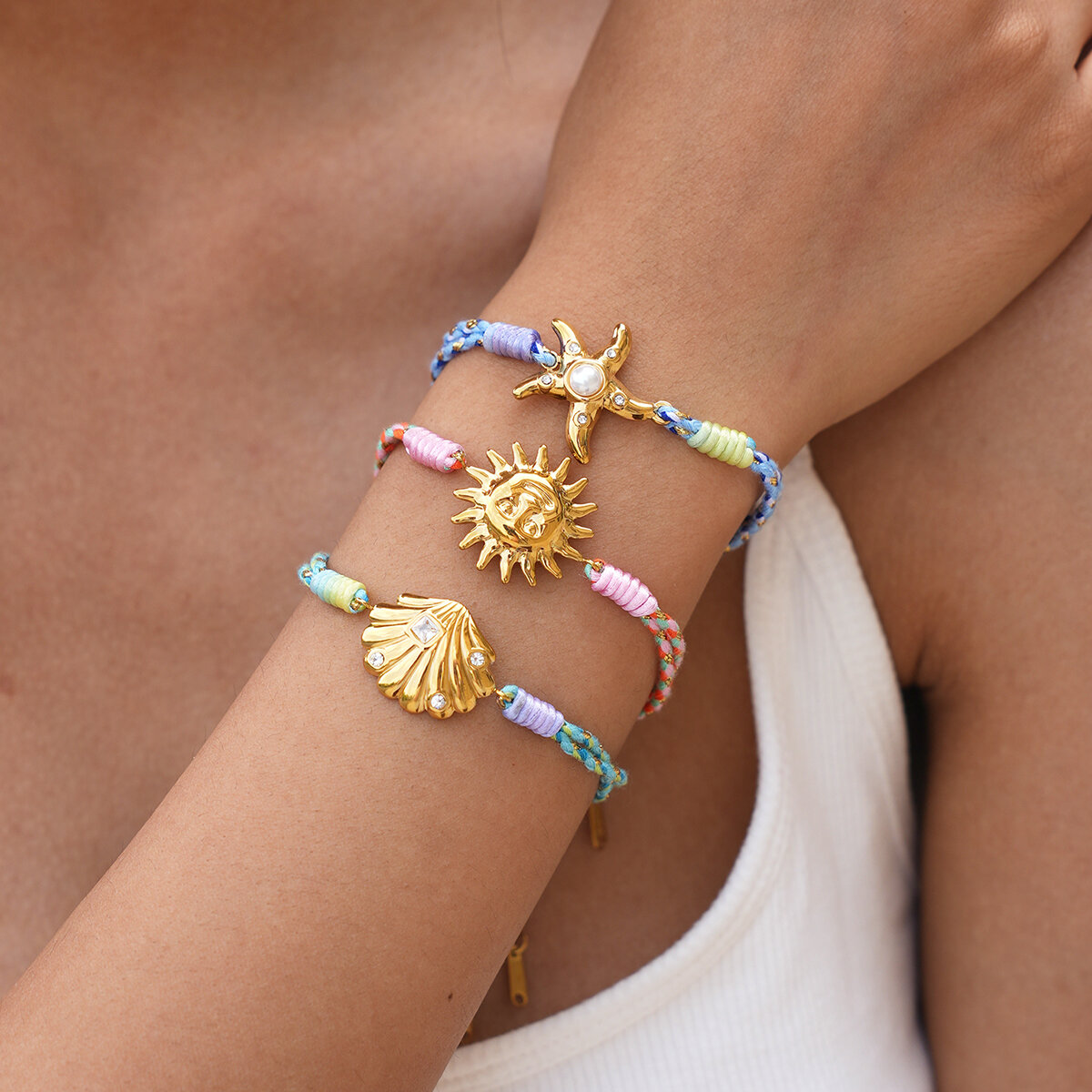 Pulsera trenzada sencilla para mujer, de acero inoxidable, color dorado, con forma irregular y diseño de sol, resistente al agua. h5 Imagen5