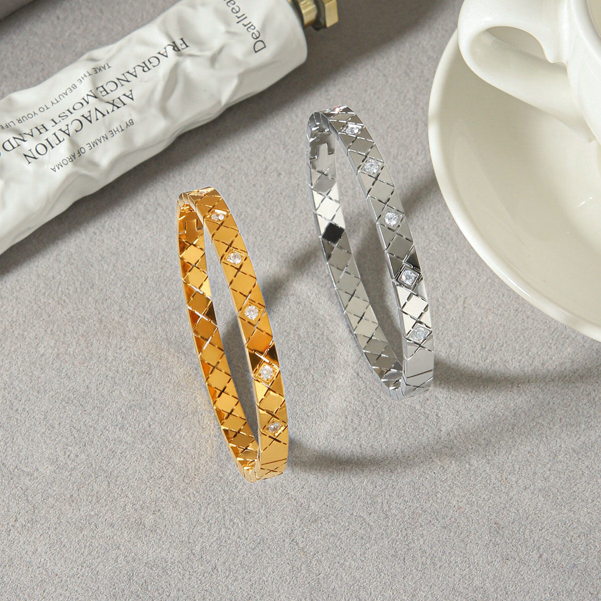 Simple Series Armreifen für Damen in Herz- und Ellipsenform, wasserdicht, goldfarben, mit Zirkonia Bild4