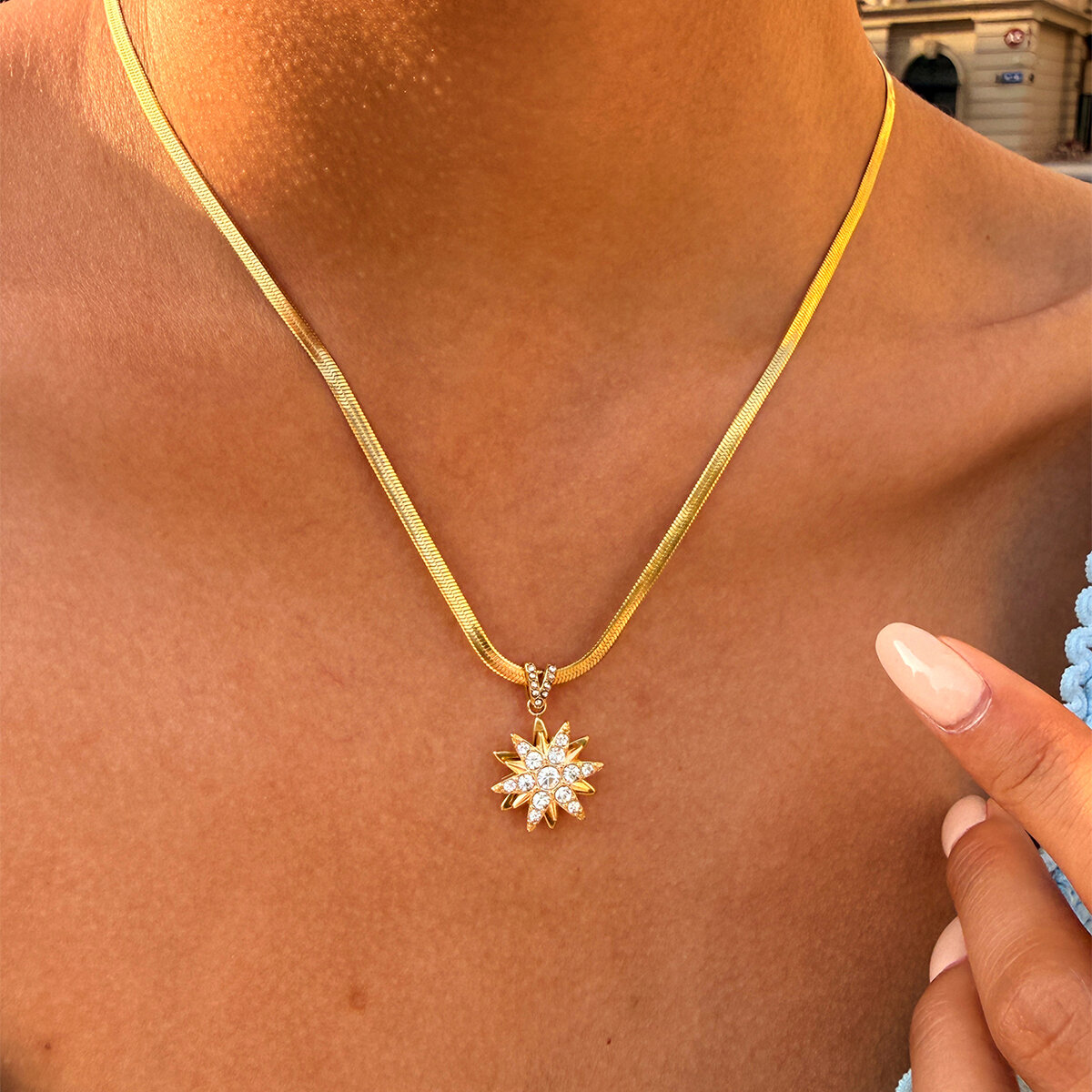 Colliers pendentifs pour femmes Simple Series Daily Flower Star en acier inoxydable étanche couleur or Image4