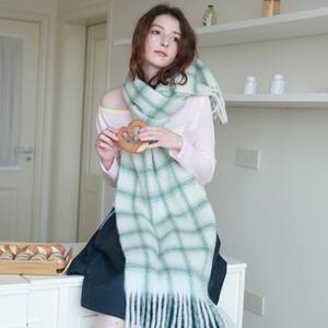 Simple Serisi Tatlı Ekose Püsküllü Yün-Polyester Karışımı Kışlık Şallar h5 Resim3