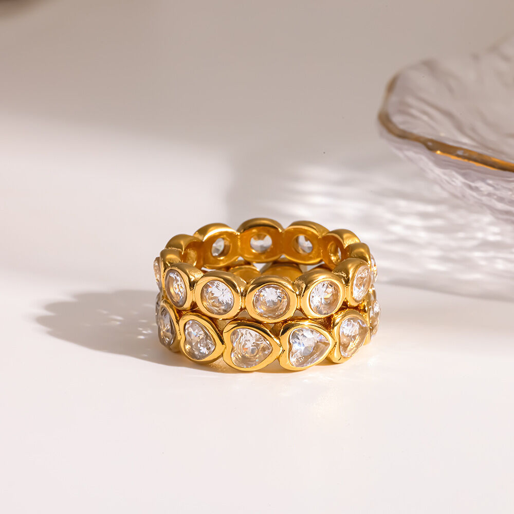 Herzförmige, wasserdichte Edelstahlringe in Goldfarbe mit Zirkonia-Edelstein h5 Bild2