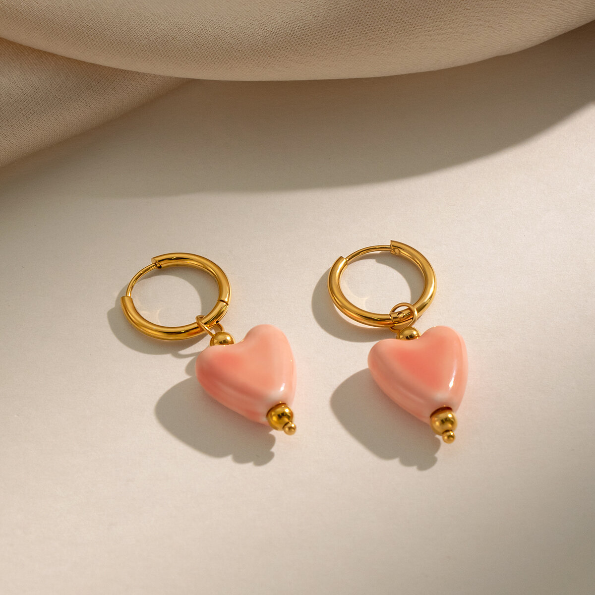 Orecchini pendenti da donna Simple Series Daily Heart in acciaio inossidabile, impermeabili, color oro. Immagine5