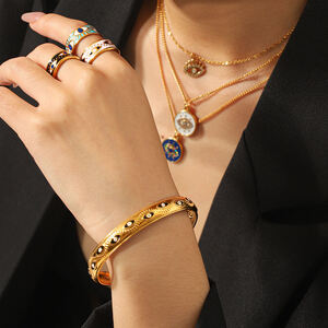 Collana con pendente da donna Simple Series Daily Devil's Eye in acciaio inossidabile color oro impermeabile con zirconi h5 Immagine3