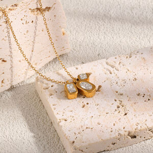 Collana da donna con pendente rettangolare semplice, impermeabile, color oro, in acciaio inossidabile e zirconi. h5 Immagine2