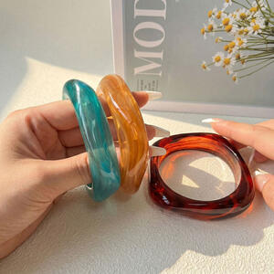 Retro Gradient Color Resin Women's Bangles h5 Picture4