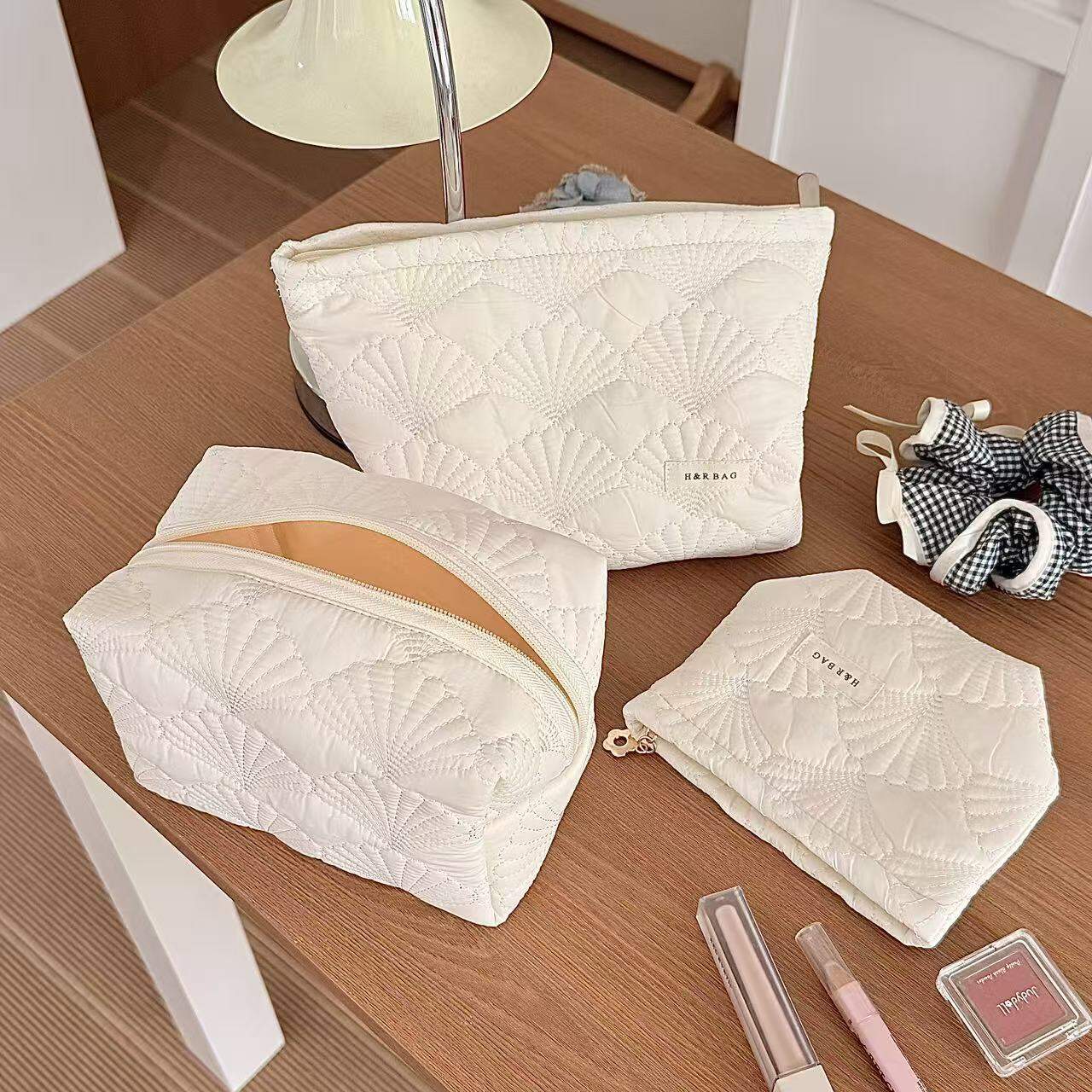 Simple Series Daily Solid Color Oceanic Style Shell Canvas Women's Makeup Bags