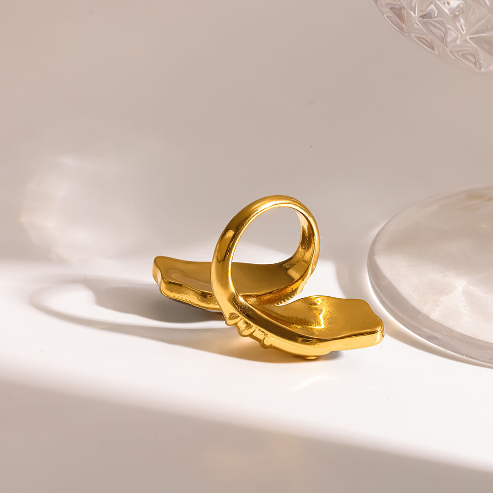 Luxuriöse, unregelmäßig geformte Retro-Ringe aus wasserfestem Edelstahl in Goldfarbe h5Bild4