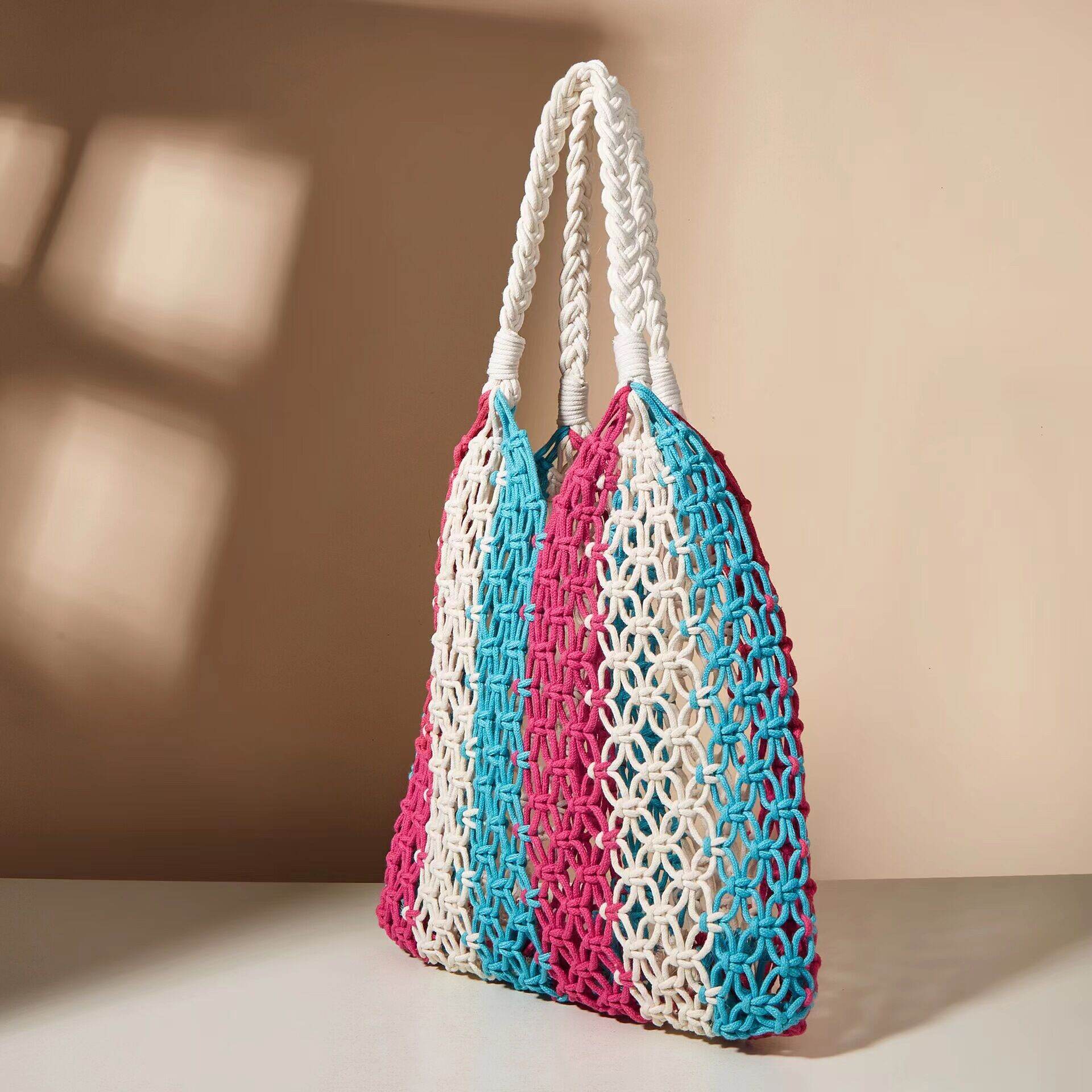Borsa quadrata da donna in cotone intrecciato a righe, traforata e in colori misti, stile vacanza. 2
