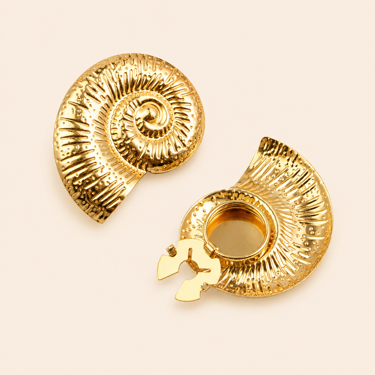 Gemelos sencillos de aleación de oro con diseño de concha marina natural estilo oceánico. 2
