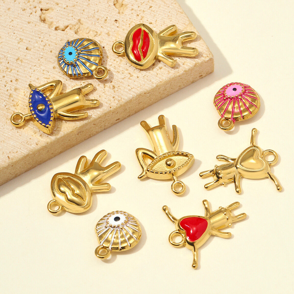 Colgantes para mujer de la serie clásica con forma irregular de ojo del diablo, de acero inoxidable, resistentes al agua y color dorado. 2
