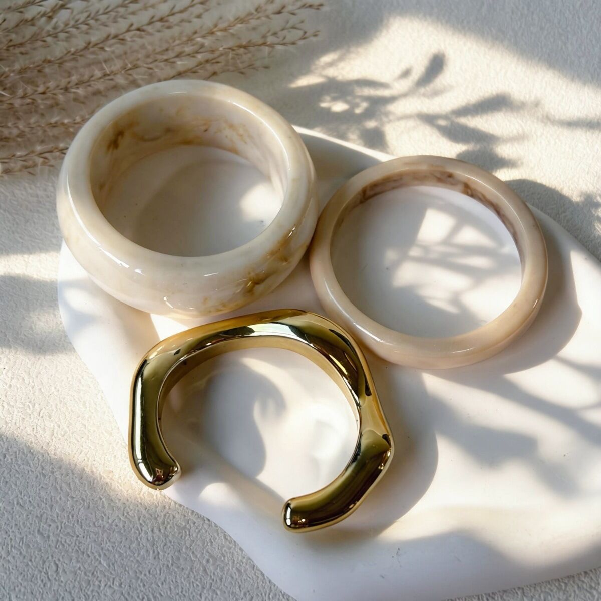 Conjuntos de pulseras de mujer de resina con forma irregular y color degradado dorado. h5 Imagen2