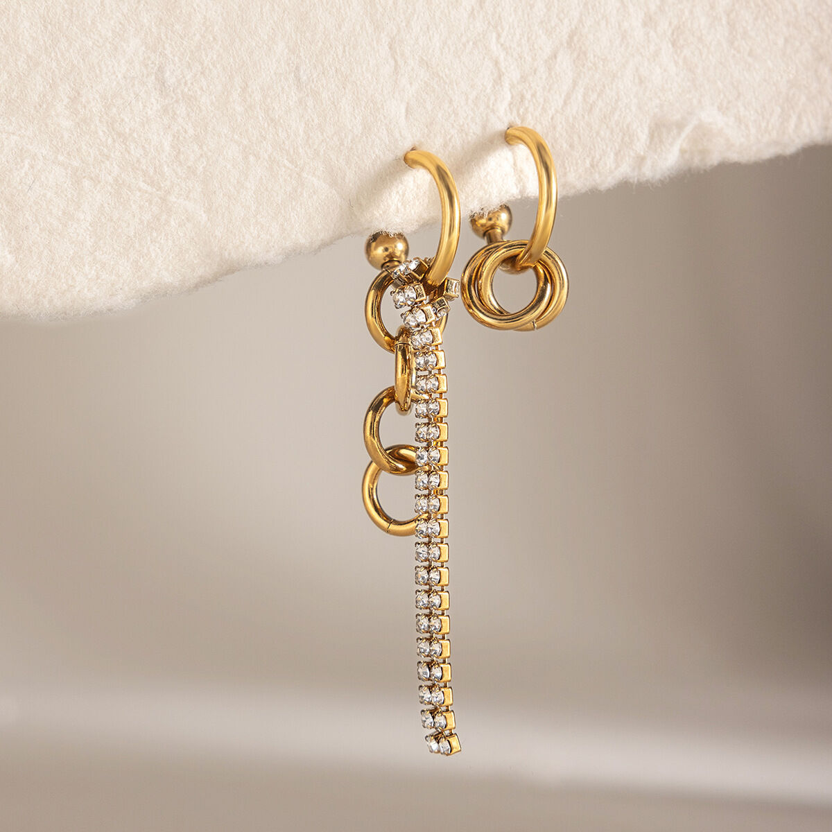 Boucles d'oreilles pendantes pour femme, en acier inoxydable doré, imperméables, à pampilles et strass, collection Luxueuse. 2