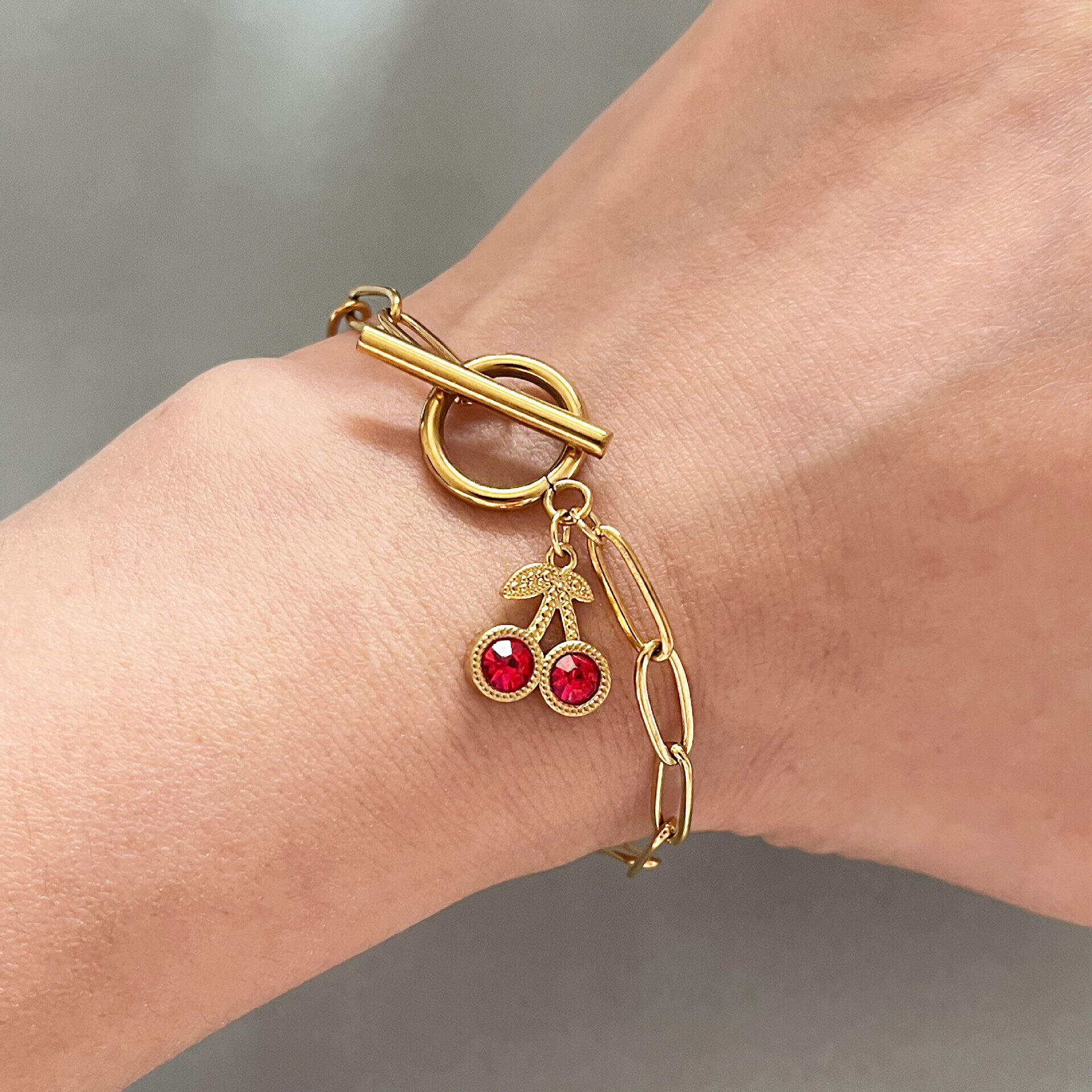 Bracelets à breloques pour femmes en acier inoxydable doré, étanches, avec strass et cerises douces Image3