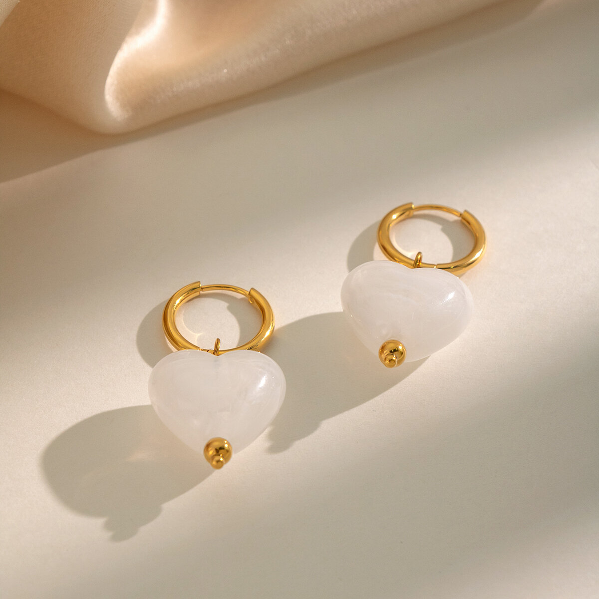 Conjunto de collares para mujer de acero inoxidable resistente al agua, color dorado, con forma de corazón. h5 Imagen5