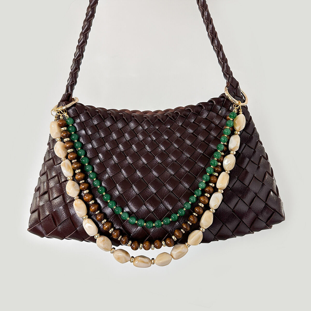 Serie sencilla, cuentas de forma irregular para uso diario, colgantes de resina con degradado de color en colores variados para bolsos. 2