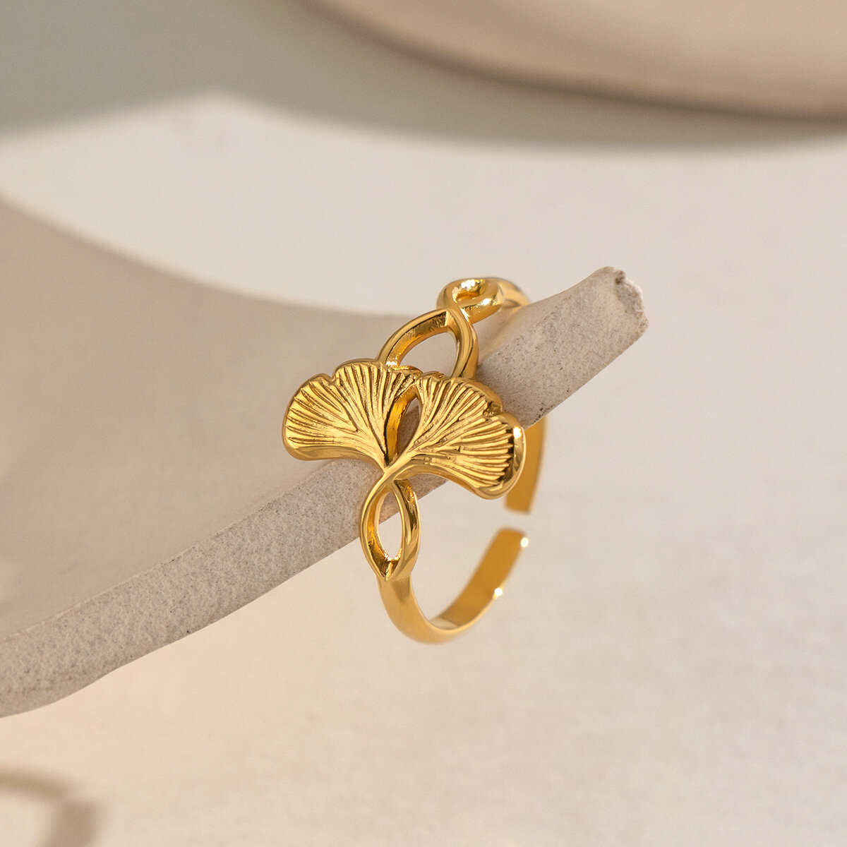 Statement-Ringe aus blattförmigem, wasserdichtem Edelstahl in Goldfarbe Bild3