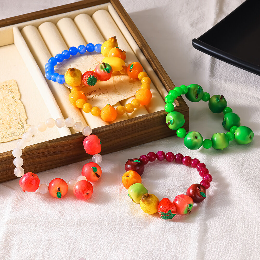 Bracelets en acrylique Sweet Daily Strawberry pour femmes, sans placage, ornés de perles. 2