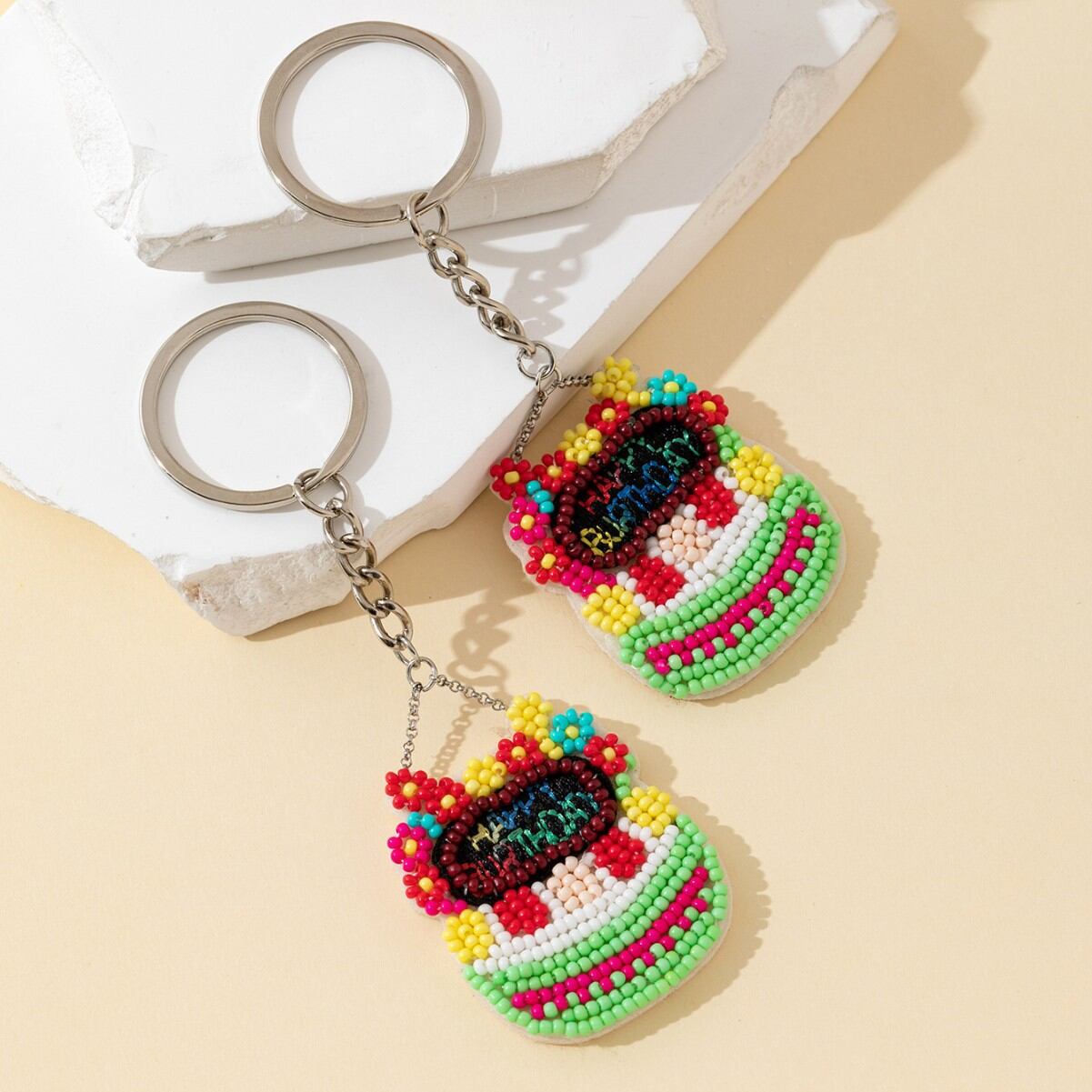 Porte-clés ethnique décontracté en alliage alimentaire avec perles et lettres multicolores - Collection ethnique h5 Image4