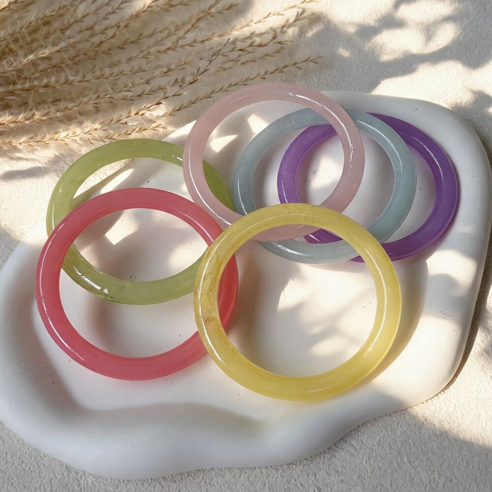 Brazaletes de resina con degradado de color para mujer Imagen2