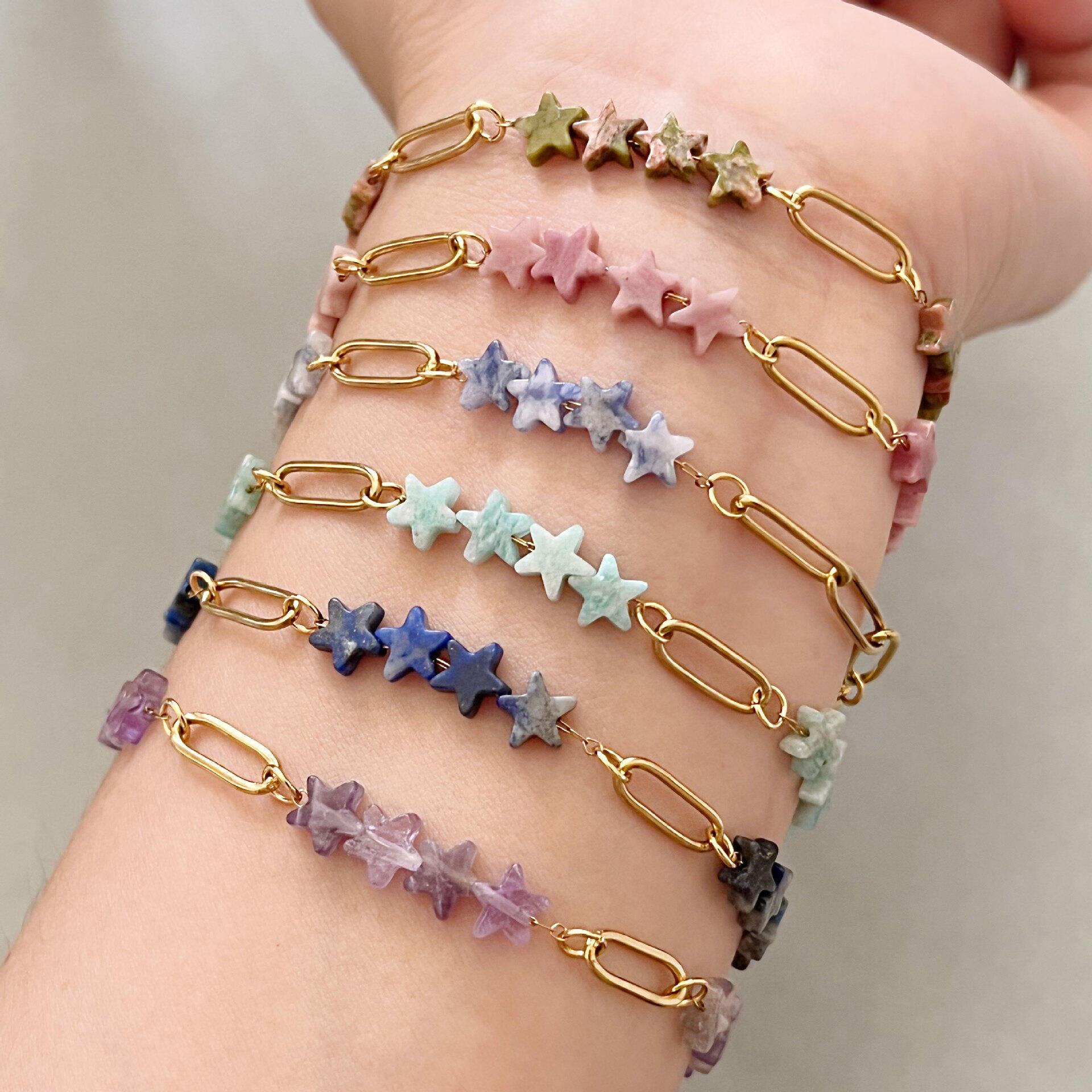 Braccialetti da donna Simple Star con perline, in acciaio inossidabile, impermeabili, color oro e pietre naturali.