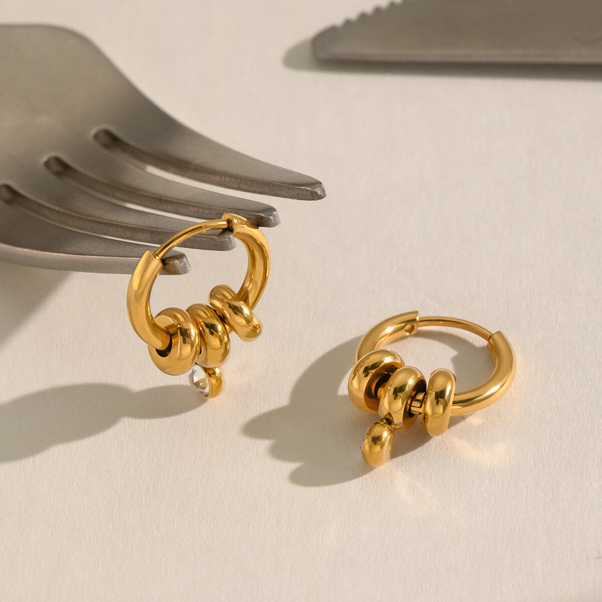 Boucles d'oreilles pendantes pour femmes, en acier inoxydable, étanches, couleur or, avec zircon. Image2