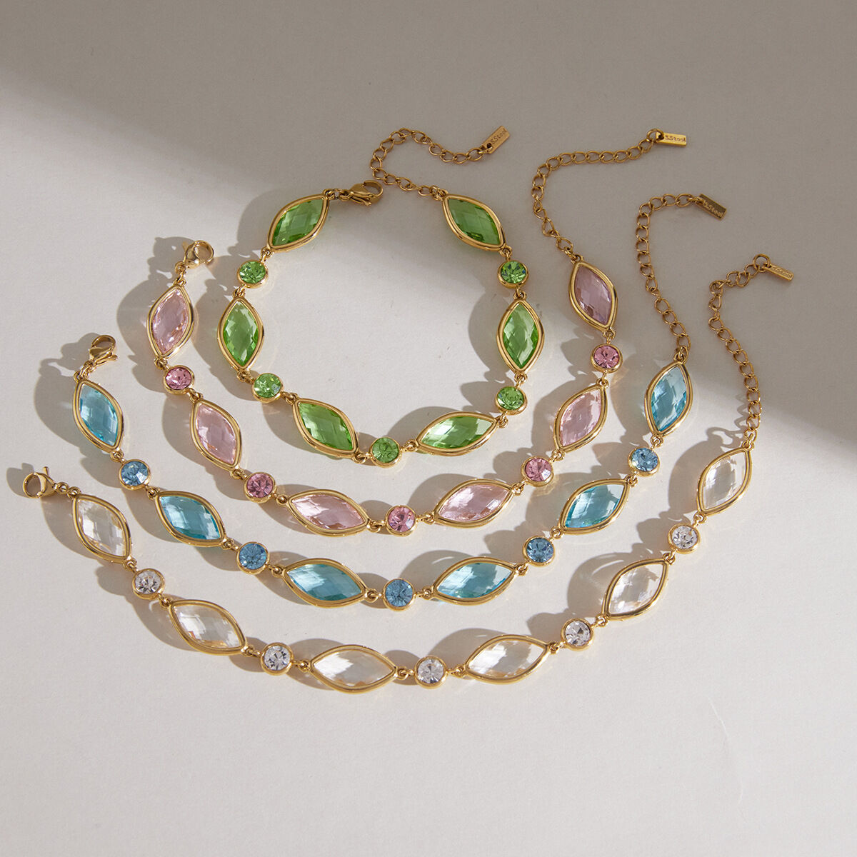 Elegantes pulseras de cadena para mujer con forma elíptica de patchwork, de acero inoxidable, impermeables, de color dorado y con cristales. h5 Imagen3