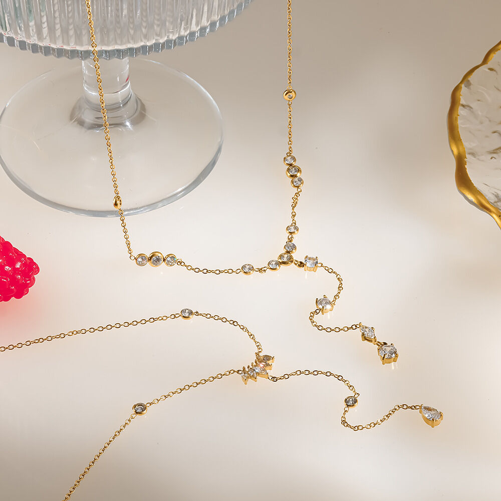 Simple Series Daily Tassel Edelstahl wasserdicht goldfarbene Zirkonia-Damenketten