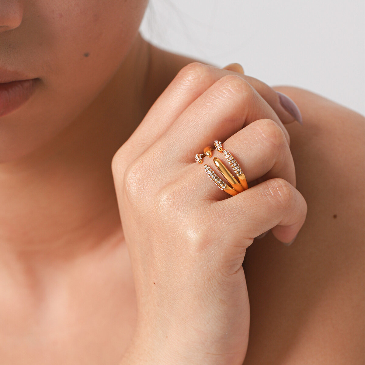 Bagues pour femmes en acier inoxydable doré, étanches, serties de zircon et ornées de pierres précieuses (Série Simple Daily Lines). h5 Image7