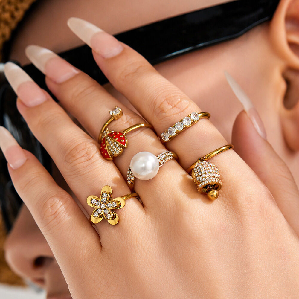 Anillos llamativos de acero inoxidable con circonitas, forma irregular y forma de flor dulce, resistentes al agua y de color dorado, de la serie Luxurious. 2